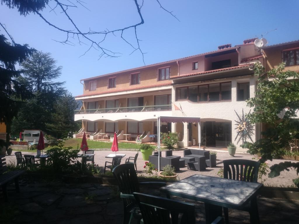 Hotel Le Mas Fleuri Vernet-les-Bains Exterior photo